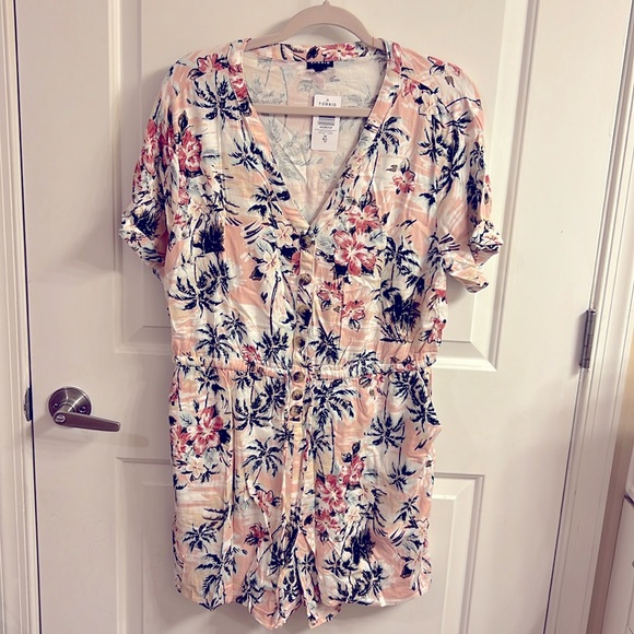 Rayon Slub Button Front Romper - Tropic Palm Trees - Torrid size 00 (equals 10) - Picture 5 of 9